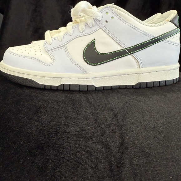 Nike White and Gray Sneakers with Green Accents
